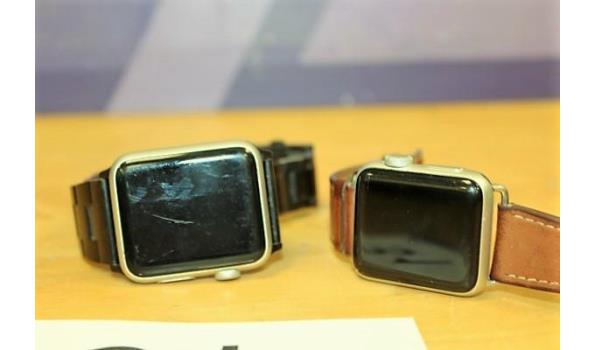 2 diverse smartwatches wo. APPLE, werking niet gekend, mogelijks iCloud locked, zonder kabels